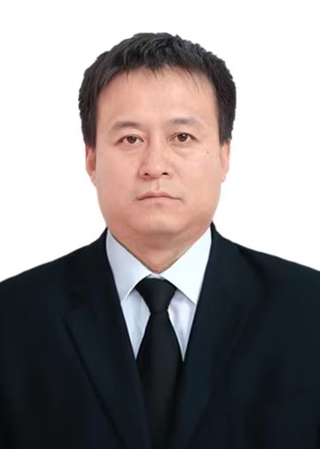 高偉